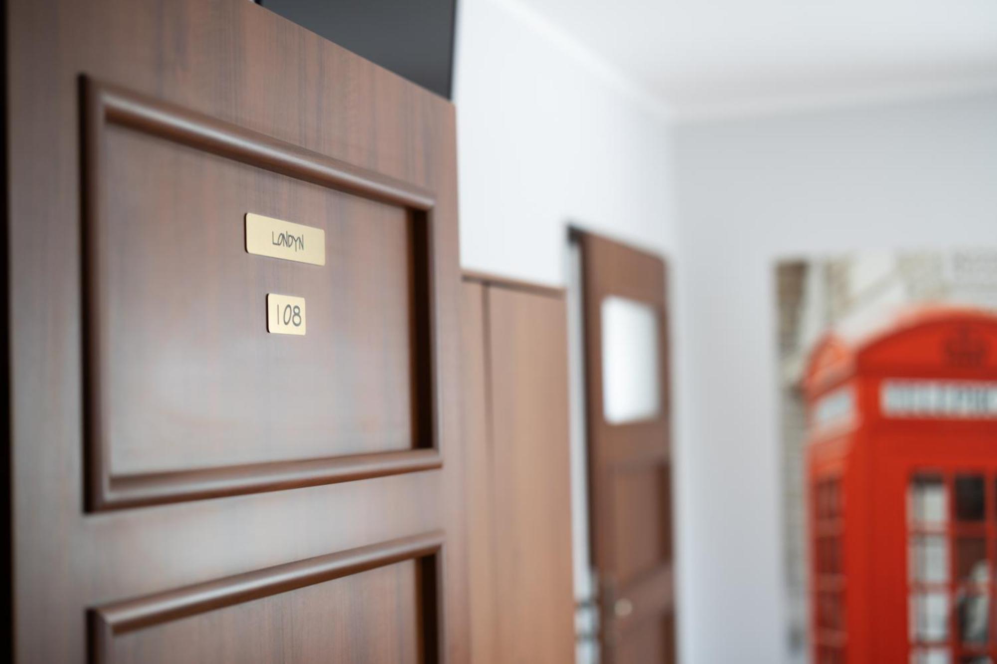 Leo Hostel Πόζναν Εξωτερικό φωτογραφία