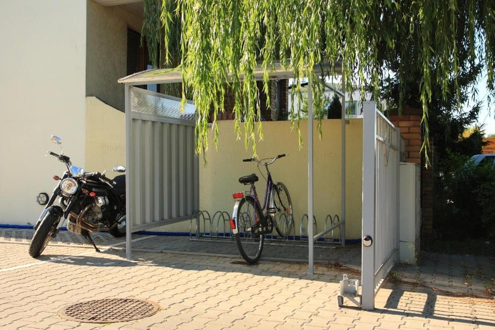 Leo Hostel Πόζναν Εξωτερικό φωτογραφία